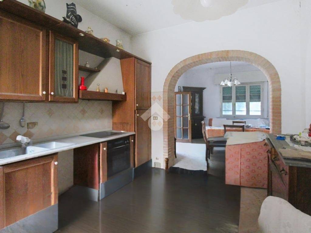 casa indipendente in vendita a Cascina in zona Latignano