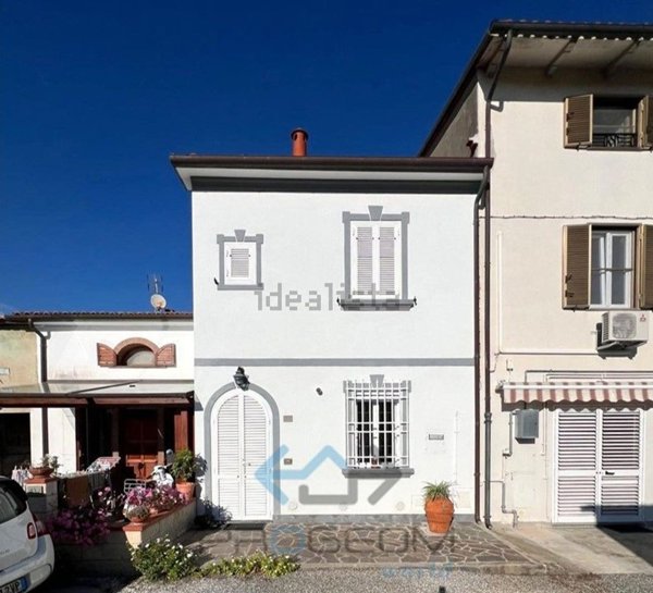 casa indipendente in vendita a Cascina