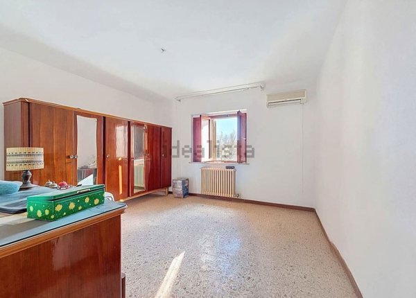 casa indipendente in vendita a Cascina in zona Latignano