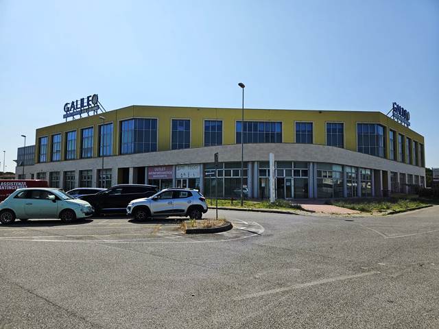 casale in vendita a Cascina