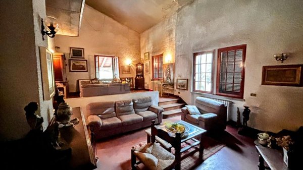 casa indipendente in vendita a Cascina