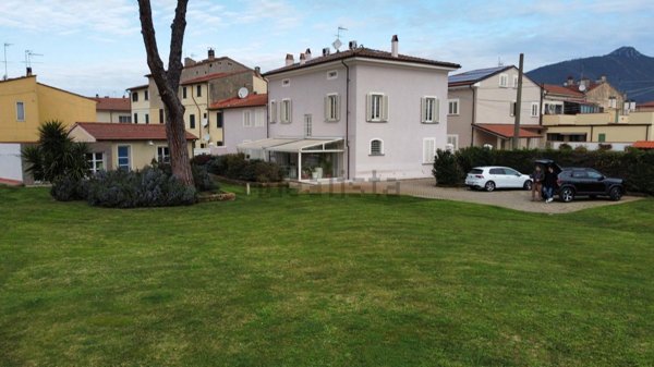 casa indipendente in vendita a Cascina in zona Marciana