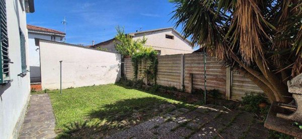 casa indipendente in vendita a Cascina