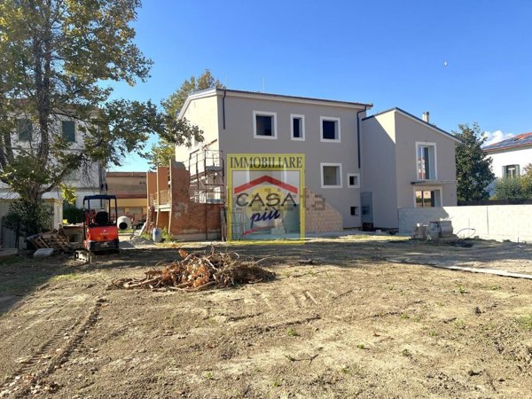 casa indipendente in vendita a Cascina