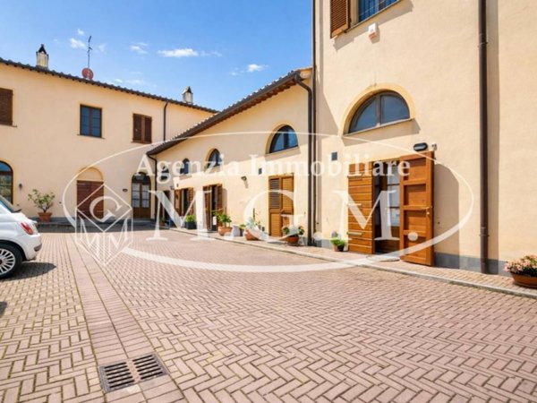 casa indipendente in vendita a Cascina in zona Navacchio