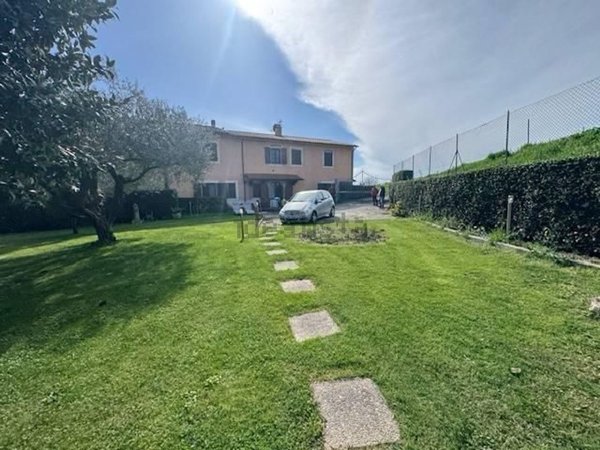 appartamento in vendita a Cascina in zona San Lorenzo alle Corti