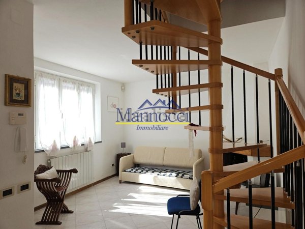 casa indipendente in vendita a Cascina