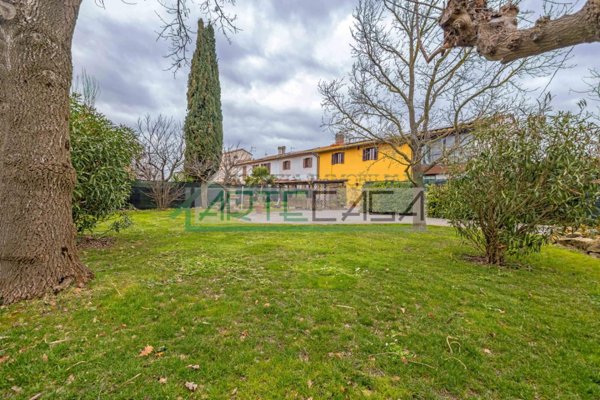 casa indipendente in vendita a Cascina