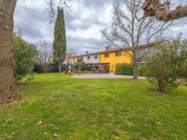 casa indipendente in vendita a Cascina