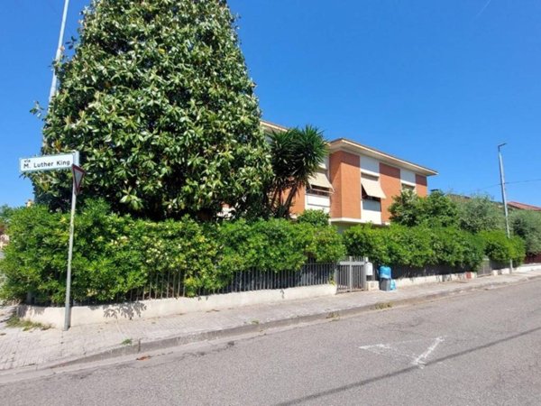 casa indipendente in vendita a Cascina in zona Navacchio