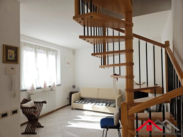 casa indipendente in vendita a Cascina