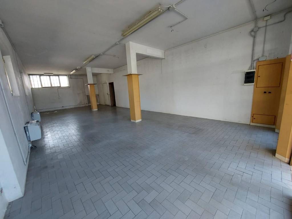 casale in vendita a Cascina in zona Navacchio