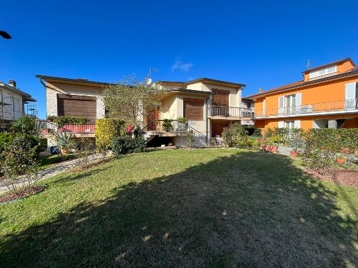 casa indipendente in vendita a Cascina in zona San Casciano