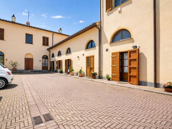 casa indipendente in vendita a Cascina in zona Navacchio