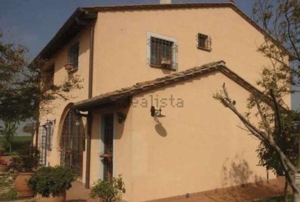 casa indipendente in vendita a Cascina in zona Latignano