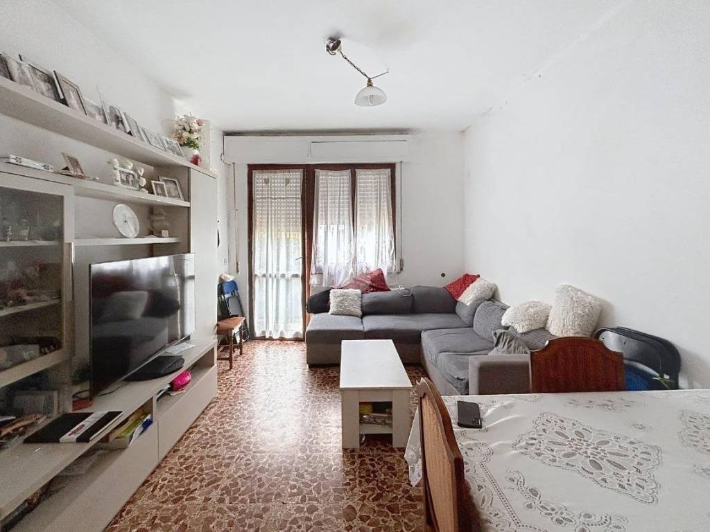 casa indipendente in vendita a Cascina in zona Navacchio