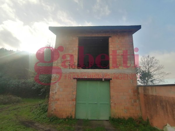 casale in vendita a Cascina in zona Laiano