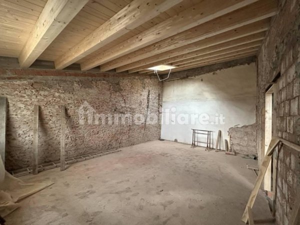 casale in vendita a Cascina