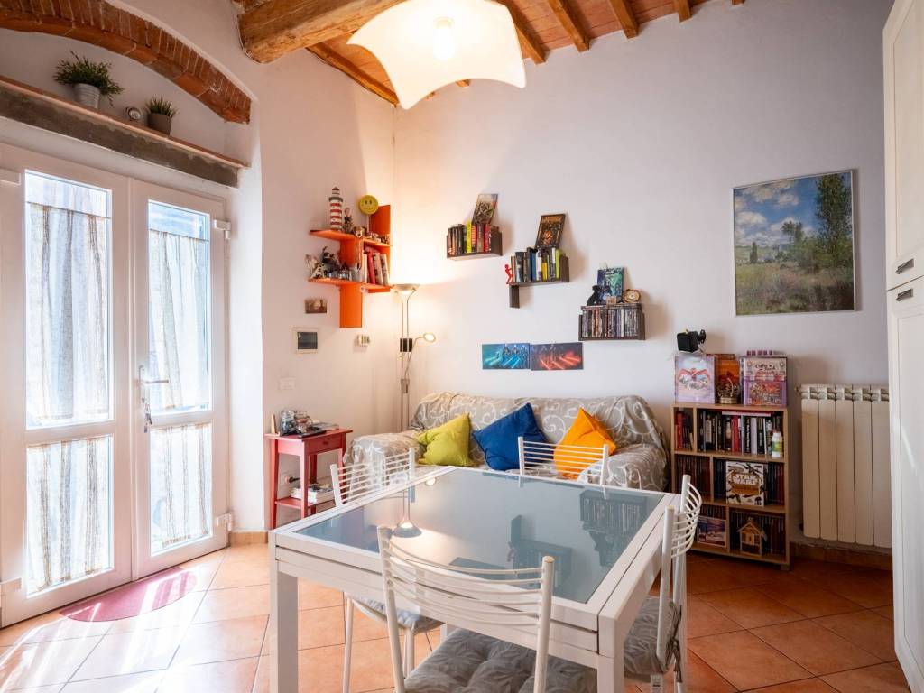 appartamento in vendita a Cascina in zona Marciana