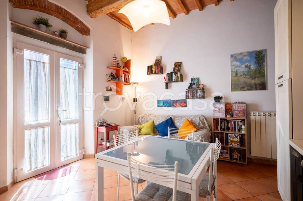 appartamento in vendita a Cascina in zona San Lorenzo a Pagnatico