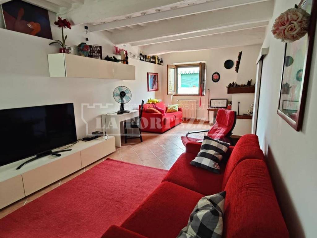 casa indipendente in vendita a Cascina