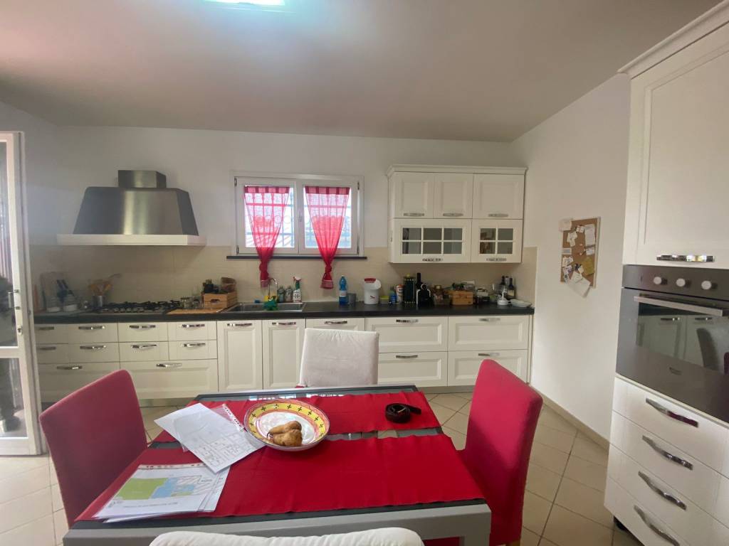 casa indipendente in vendita a Cascina in zona Titignano