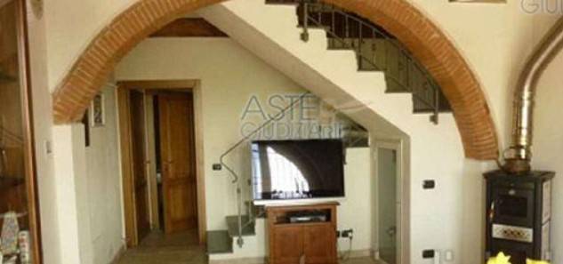 casa indipendente in vendita a Cascina in zona Latignano