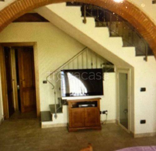 casa indipendente in vendita a Cascina in zona Latignano