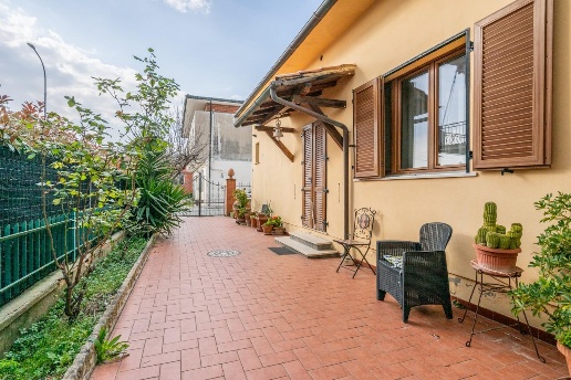 casale in vendita a Cascina