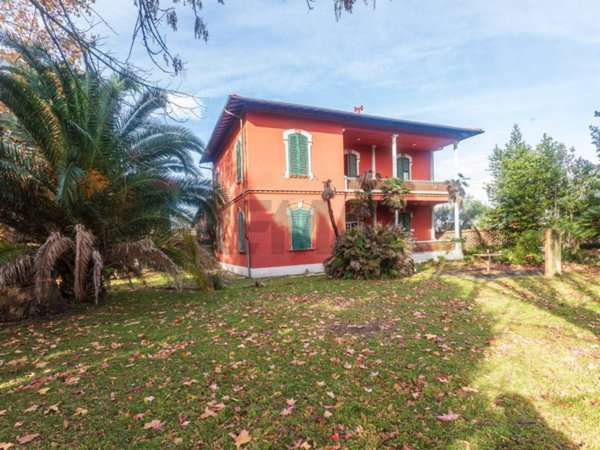 casa indipendente in vendita a Cascina in zona Navacchio