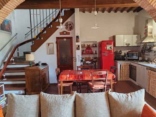 casa indipendente in vendita a Cascina in zona Navacchio