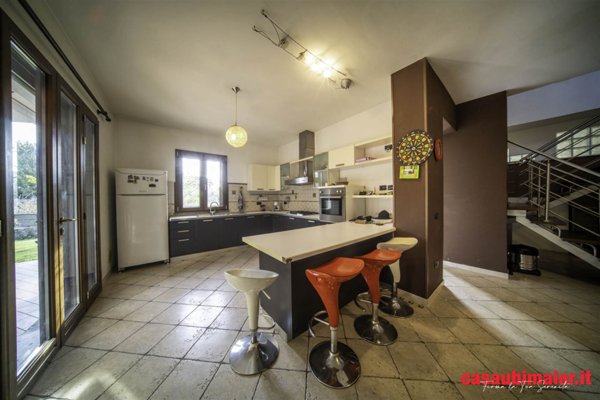 casa indipendente in vendita a Cascina in zona Visignano