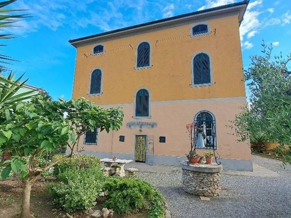 casa indipendente in vendita a Cascina