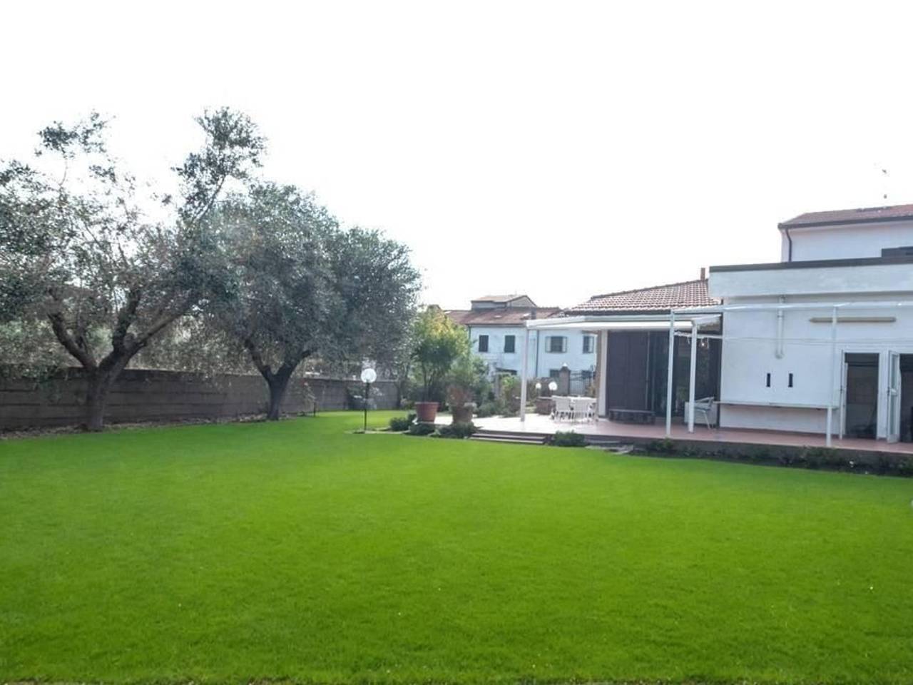 casa indipendente in vendita a Cascina in zona Visignano