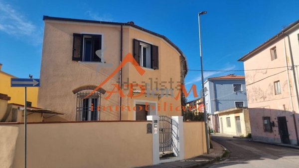 casa indipendente in vendita a Cascina