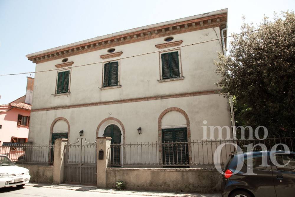 casa indipendente in vendita a Cascina