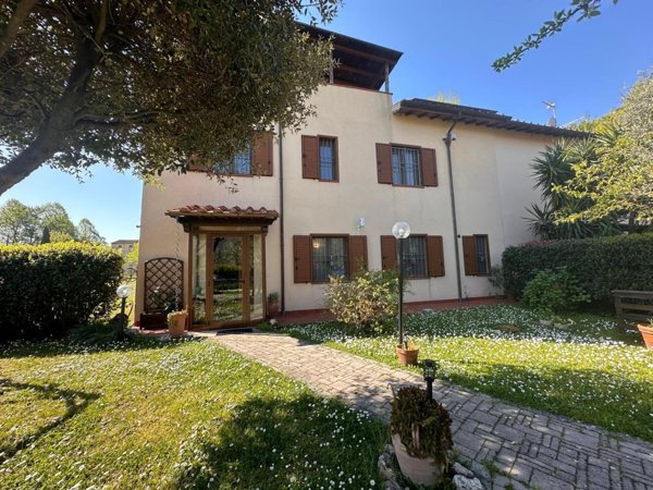 casale in vendita a Cascina