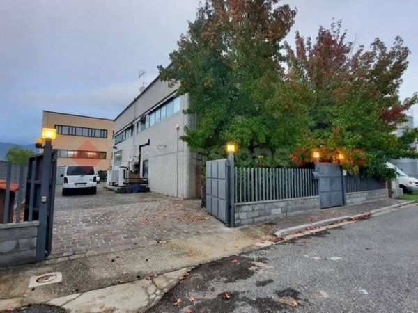 casale in vendita a Cascina