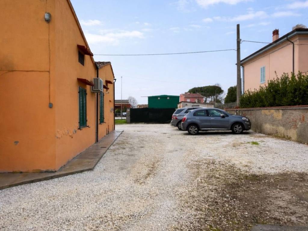 casa indipendente in vendita a Cascina in zona Navacchio