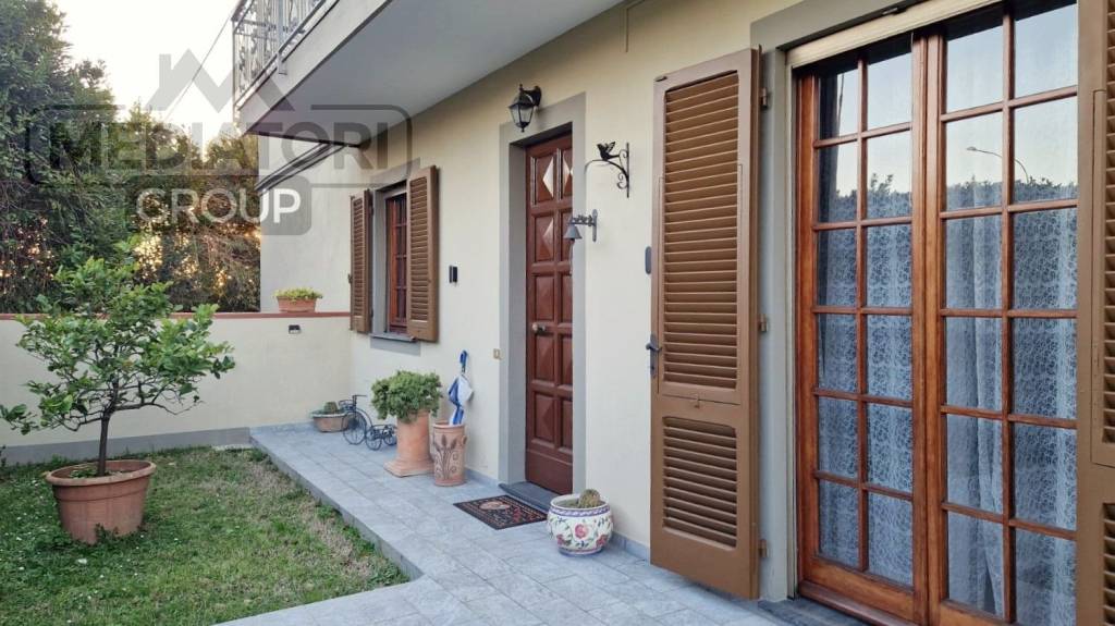 casa indipendente in vendita a Cascina