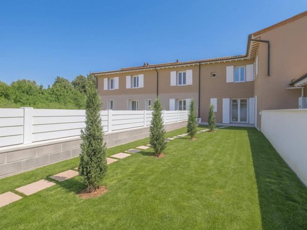 casa indipendente in vendita a Cascina in zona San Giorgio