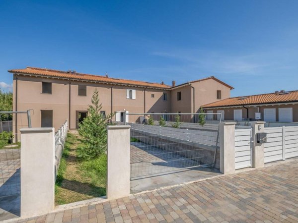 casa indipendente in vendita a Cascina in zona San Giorgio