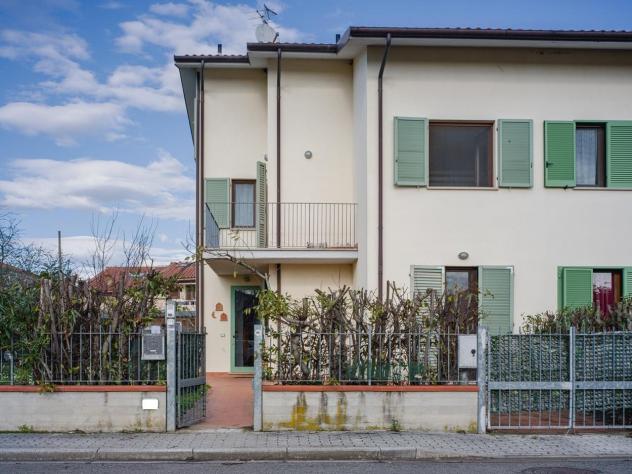 casa indipendente in vendita a Cascina in zona Titignano