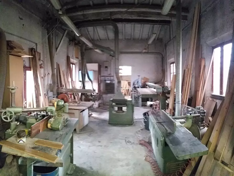 casale in vendita a Cascina