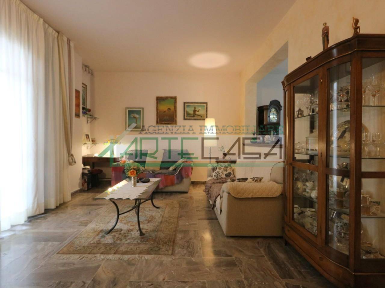 casa indipendente in vendita a Cascina