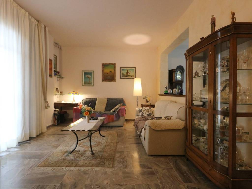 casa indipendente in vendita a Cascina