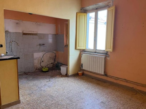 casa indipendente in vendita a Cascina in zona Latignano