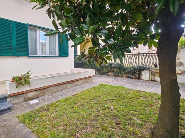 casa indipendente in vendita a Cascina