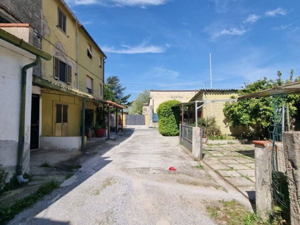 casa indipendente in vendita a Cascina