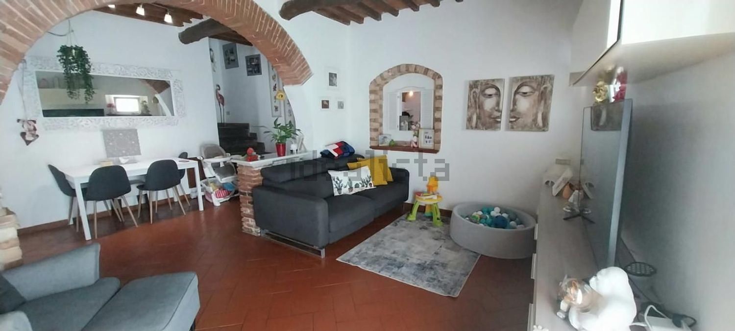 appartamento in vendita a Cascina in zona Laiano